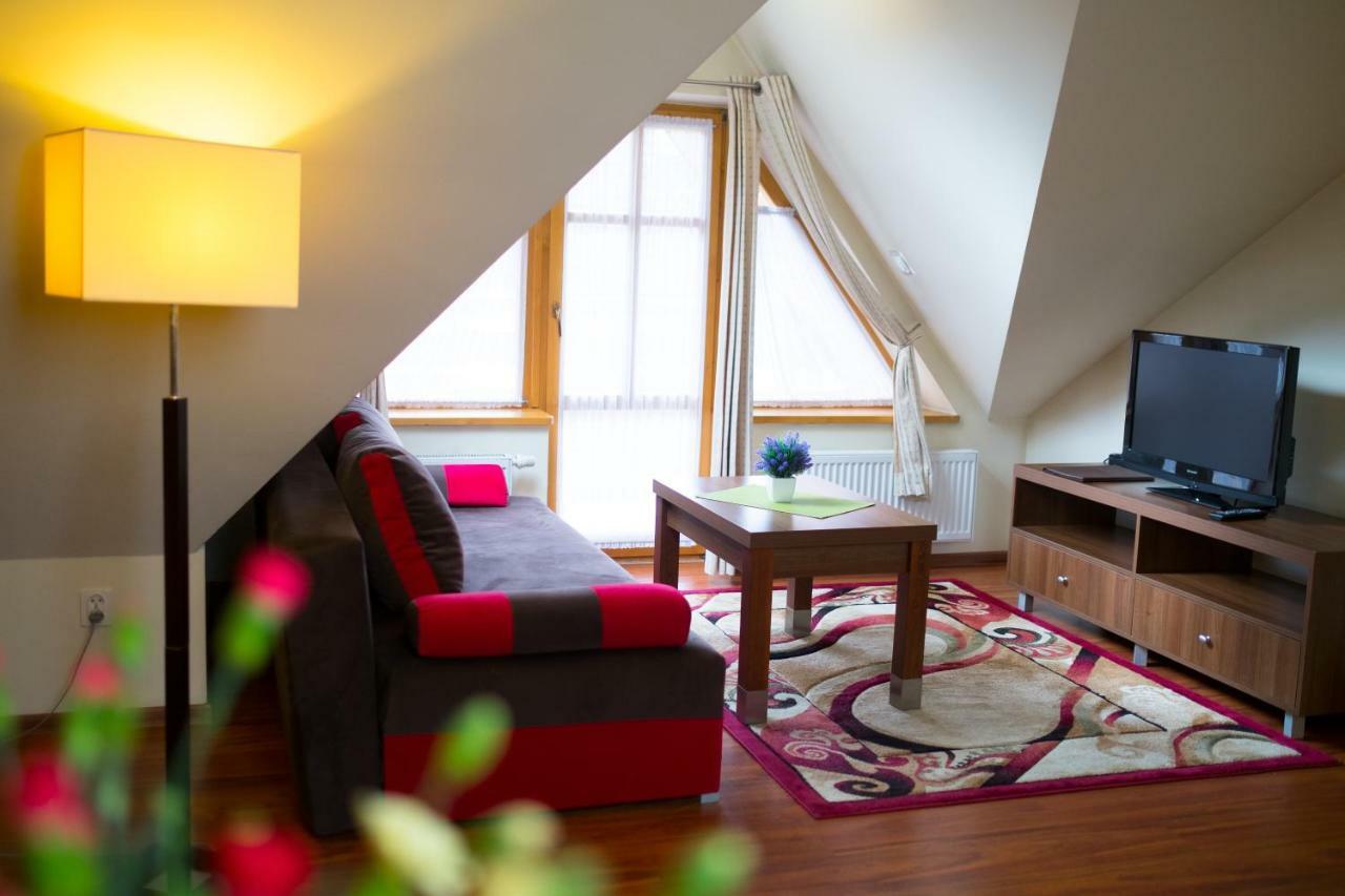 One-Bedroom Apartment Twin Beds
